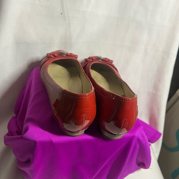 Marc Joseph Women's Red Flats with Braided Accent - Picture 8 of 12